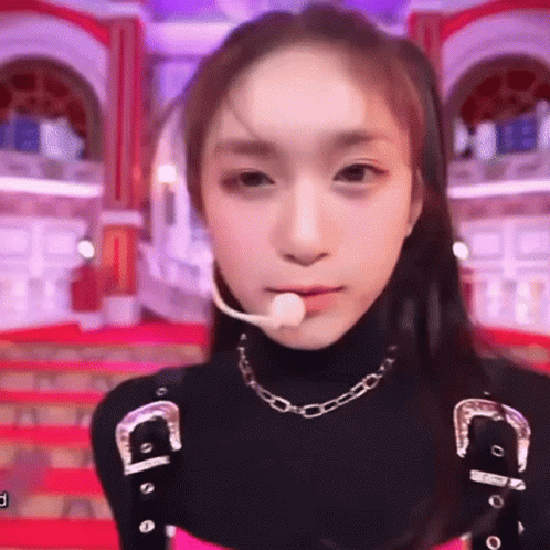 A moment captured by Leeseo (IVE)'s fan