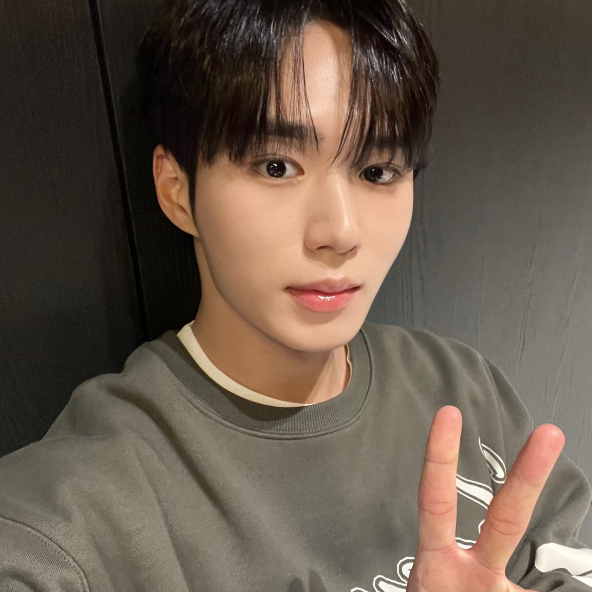 Behind-the-scenes cut of Kim Junseo (ALPHA DRIVE ONE)