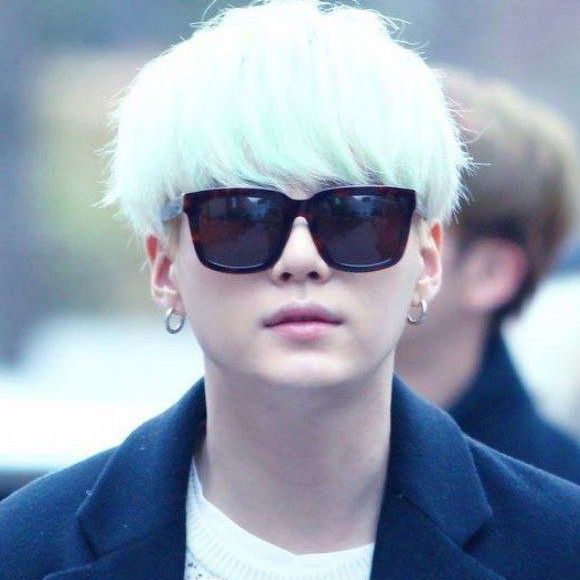 SUGA (防彈少年團)的幕後花絮