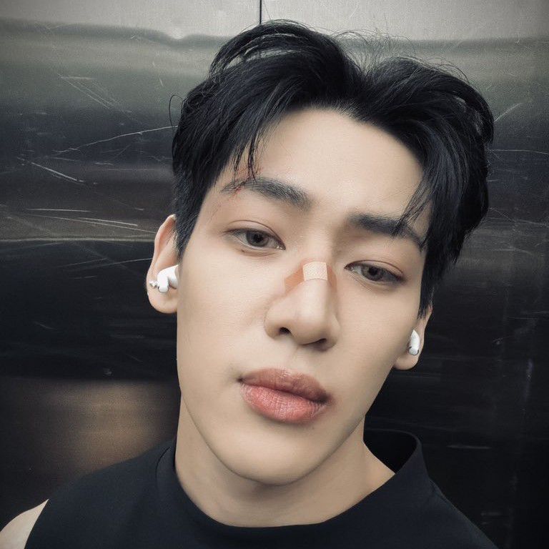 Behind-the-scenes cut of Bambam (GOT7)