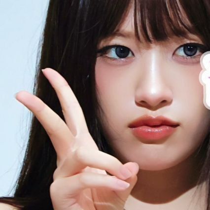 A moment captured by An Yujin (IVE)'s fan