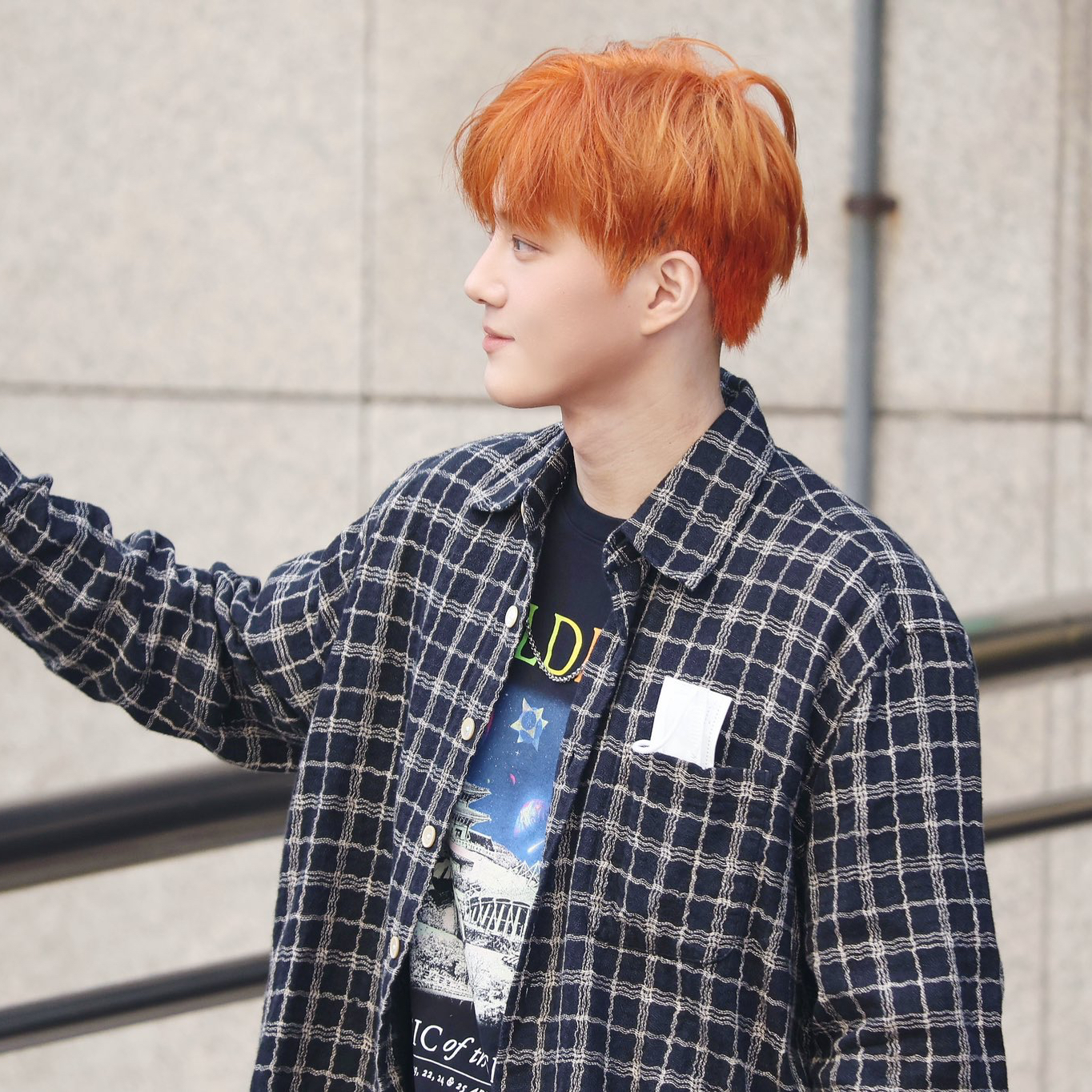 Behind-the-scenes cut of EXO