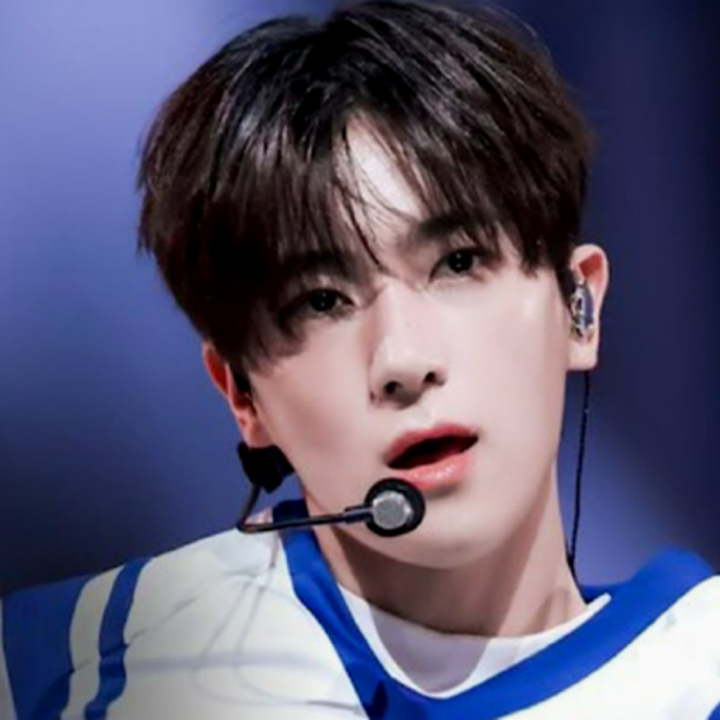 A moment captured by Hyunjae (THE BOYZ)'s fan