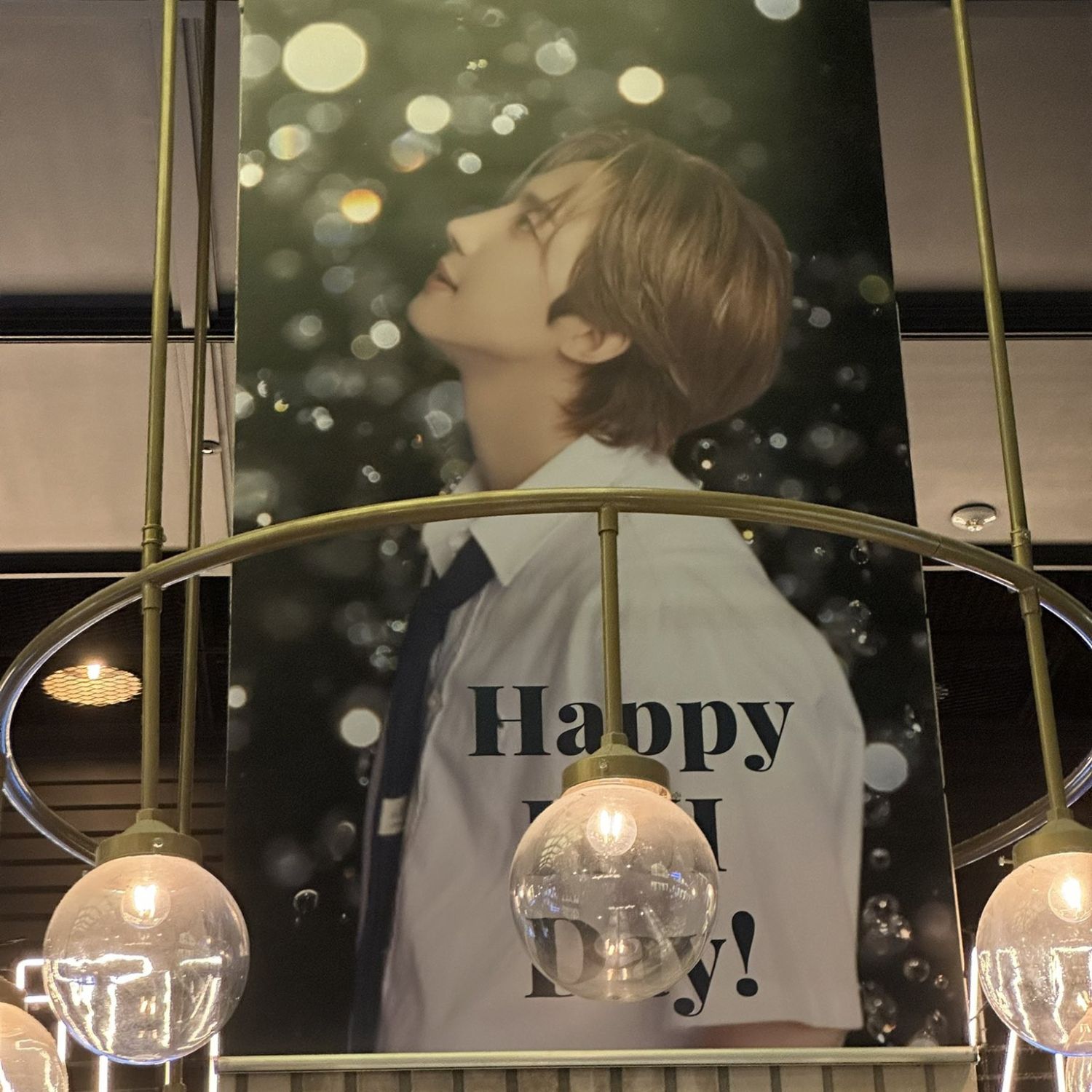 A moment captured by Hui (PENTAGON)'s fan