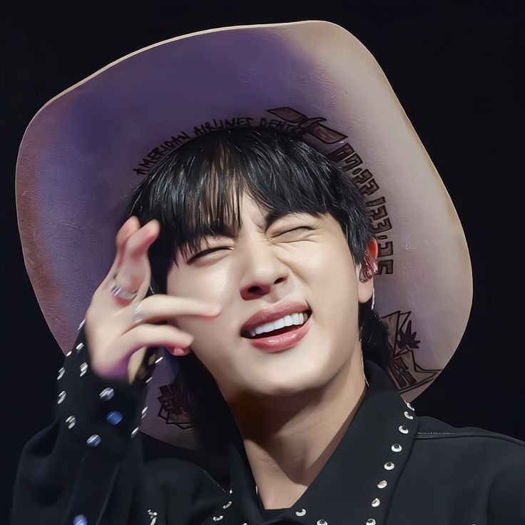 Momen yang diabadikan oleh penggemar Jin (BTS)