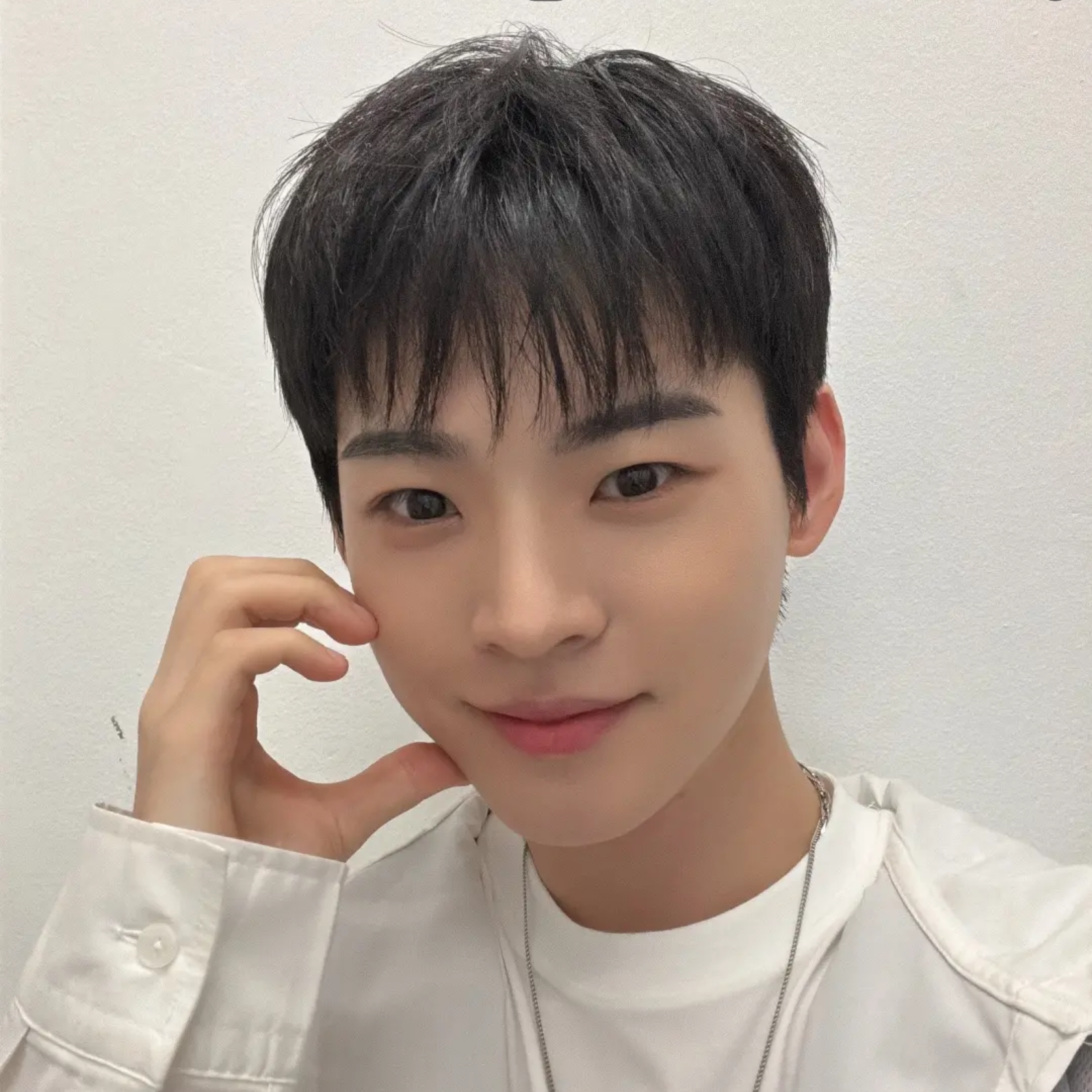 Behind-the-scenes cut of Hyojin (ONF)