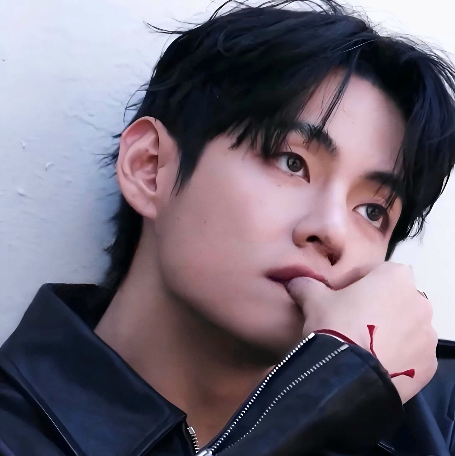 Latest photo of V (BTS)