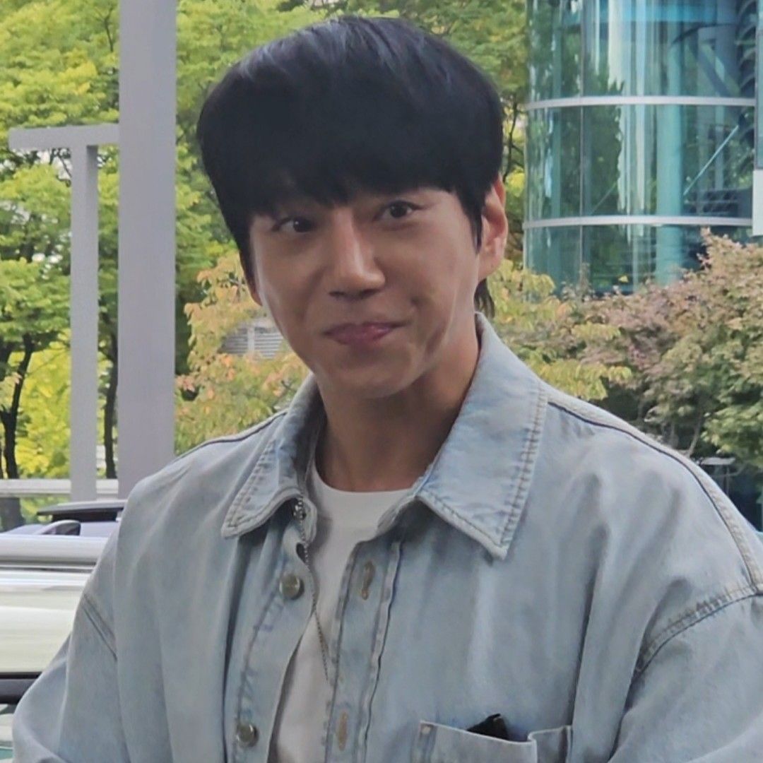 Behind-the-scenes cut of Hwang Chiyeol