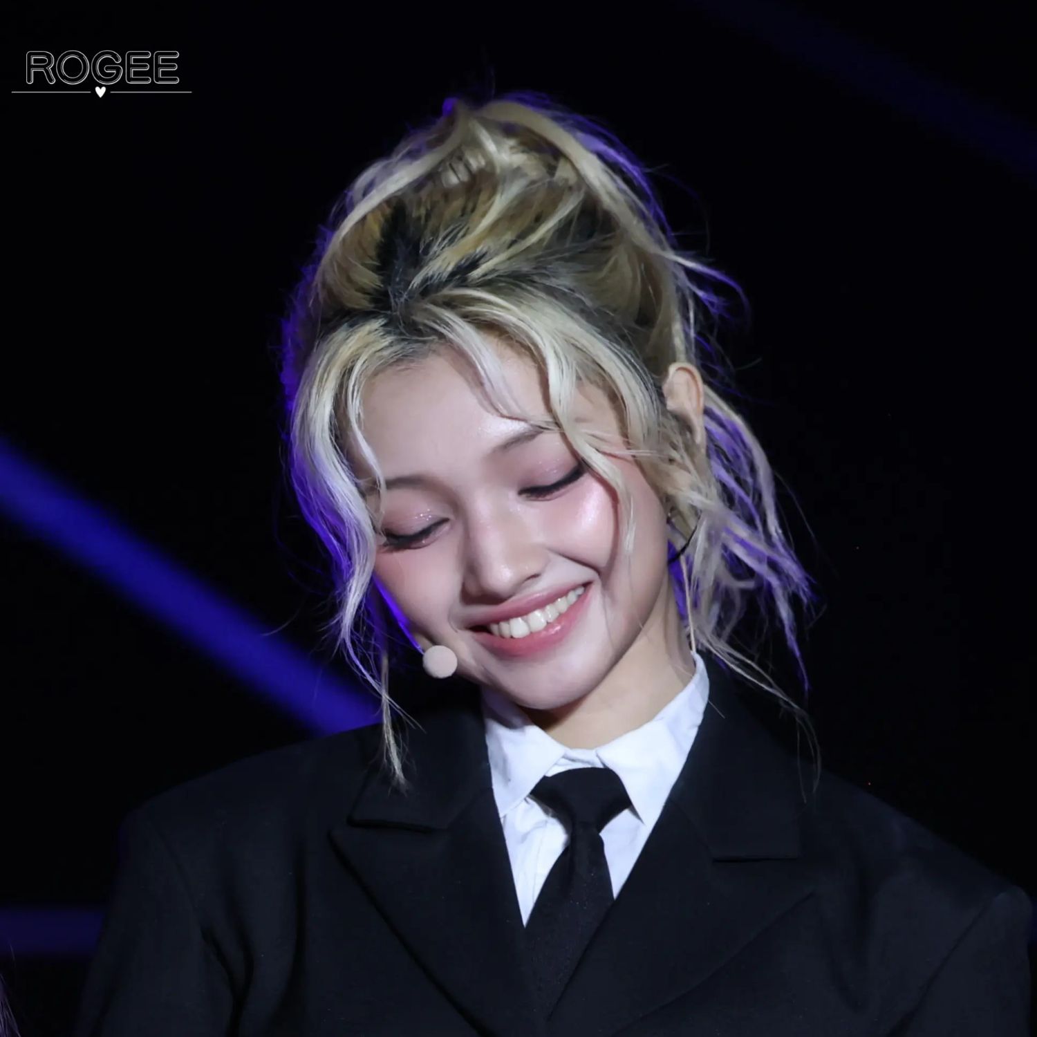 A moment captured by Gehlee (UNIS)'s fan