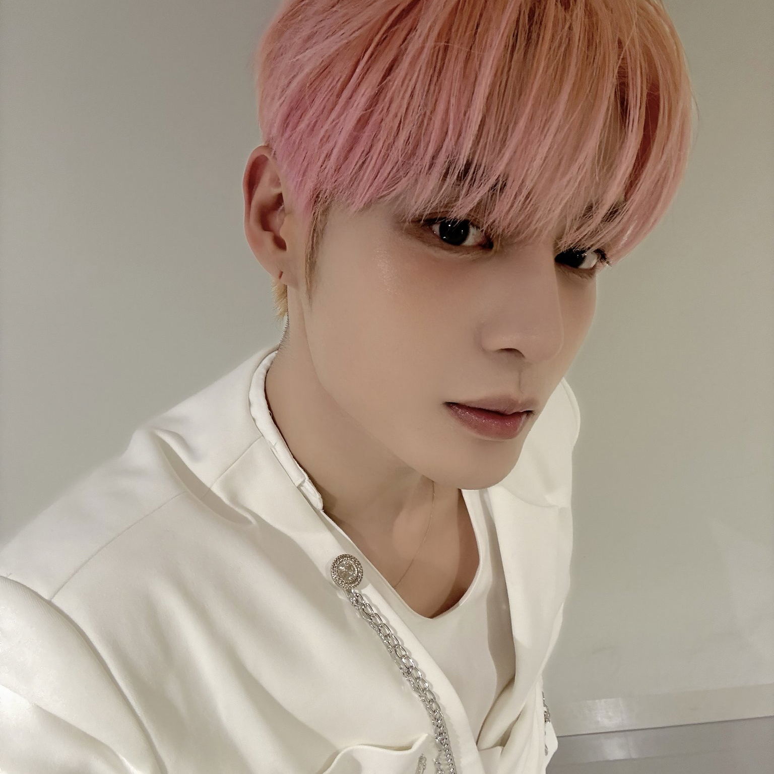 Behind-the-scenes cut of Kim Jiwoong (ZEROBASEONE)