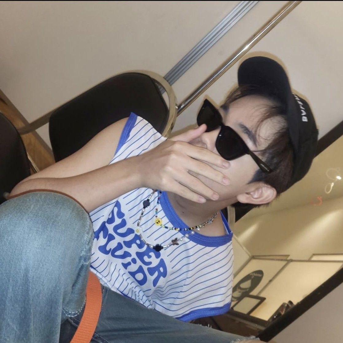 A moment captured by THI-O (NexT1DE)'s fan