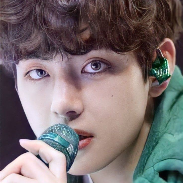 Foto aktivitas terbaru V (BTS)