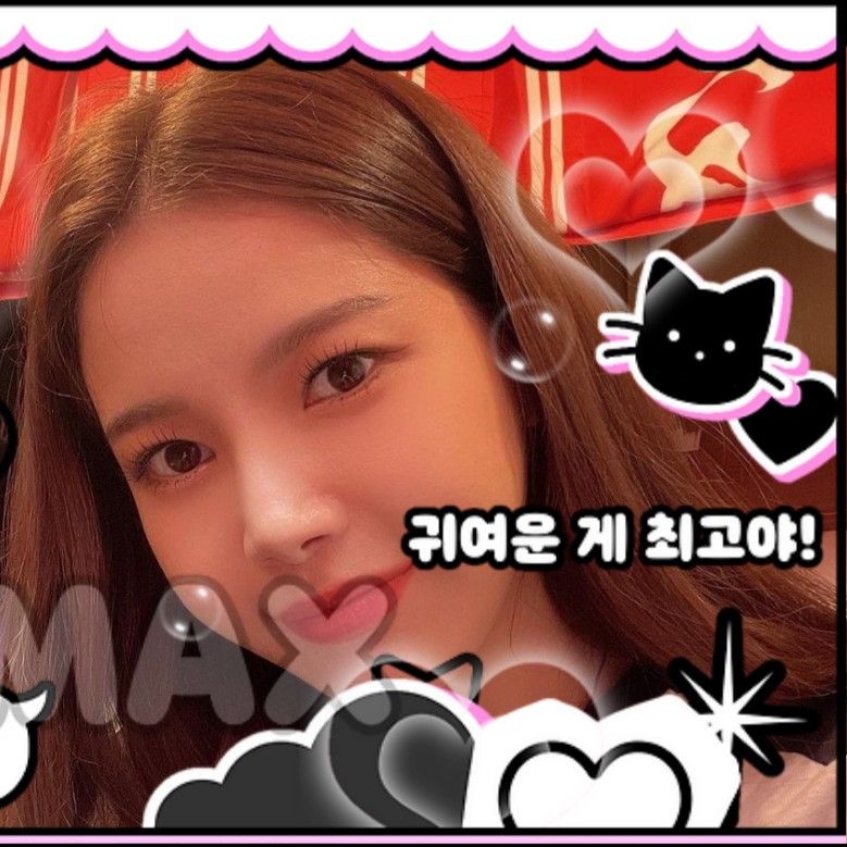 Latest photo of Solar (MAMAMOO)