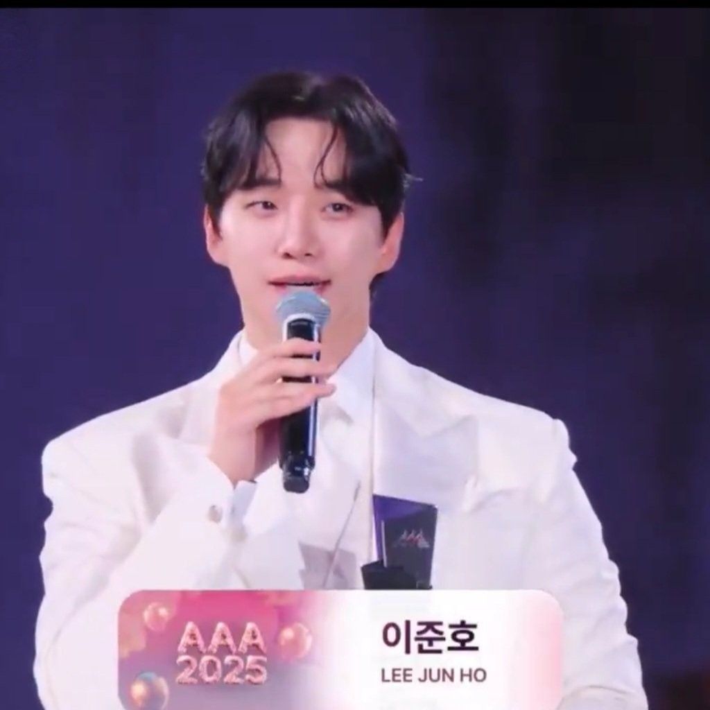 A moment captured by Junho (2PM)'s fan