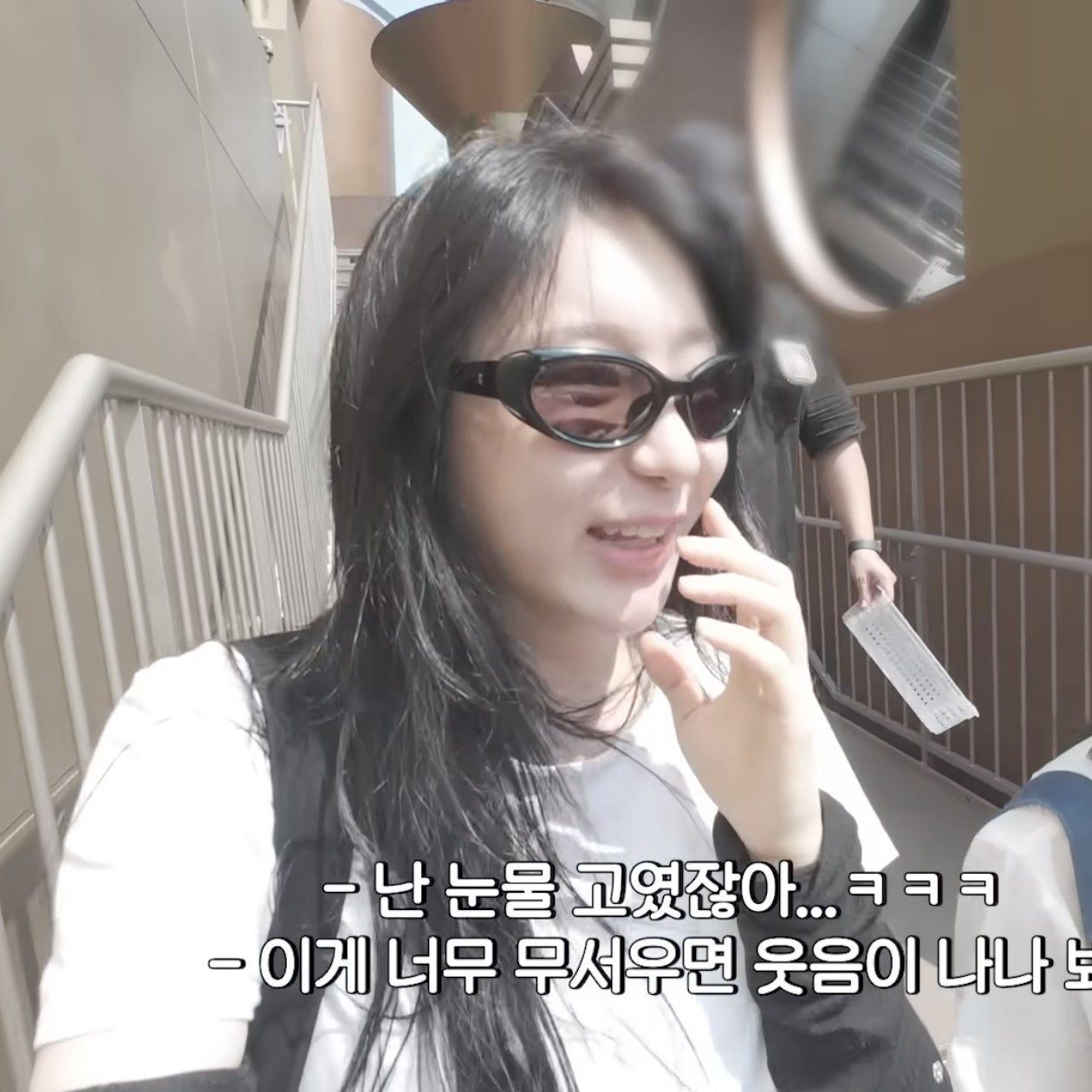 Behind-the-scenes cut of Lee Chaeyeon