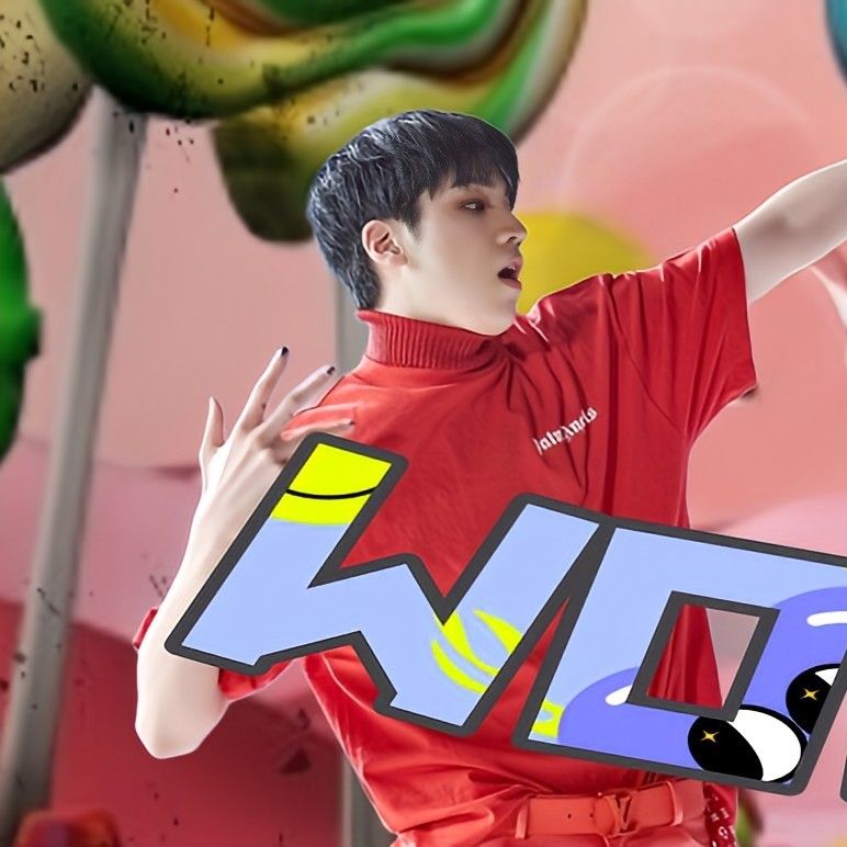 A moment captured by Wooseok (PENTAGON)'s fan