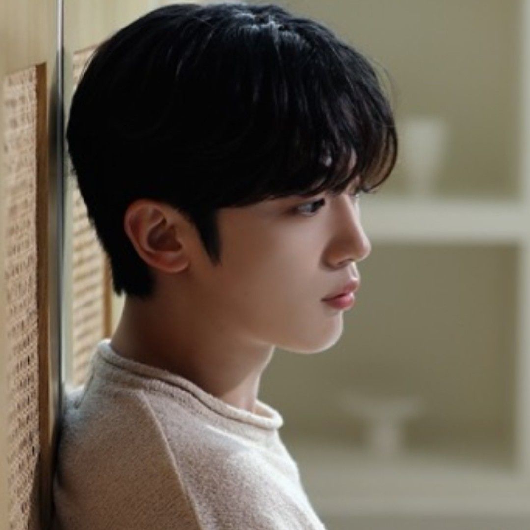 A moment captured by Kim Yohan (WEi)'s fan