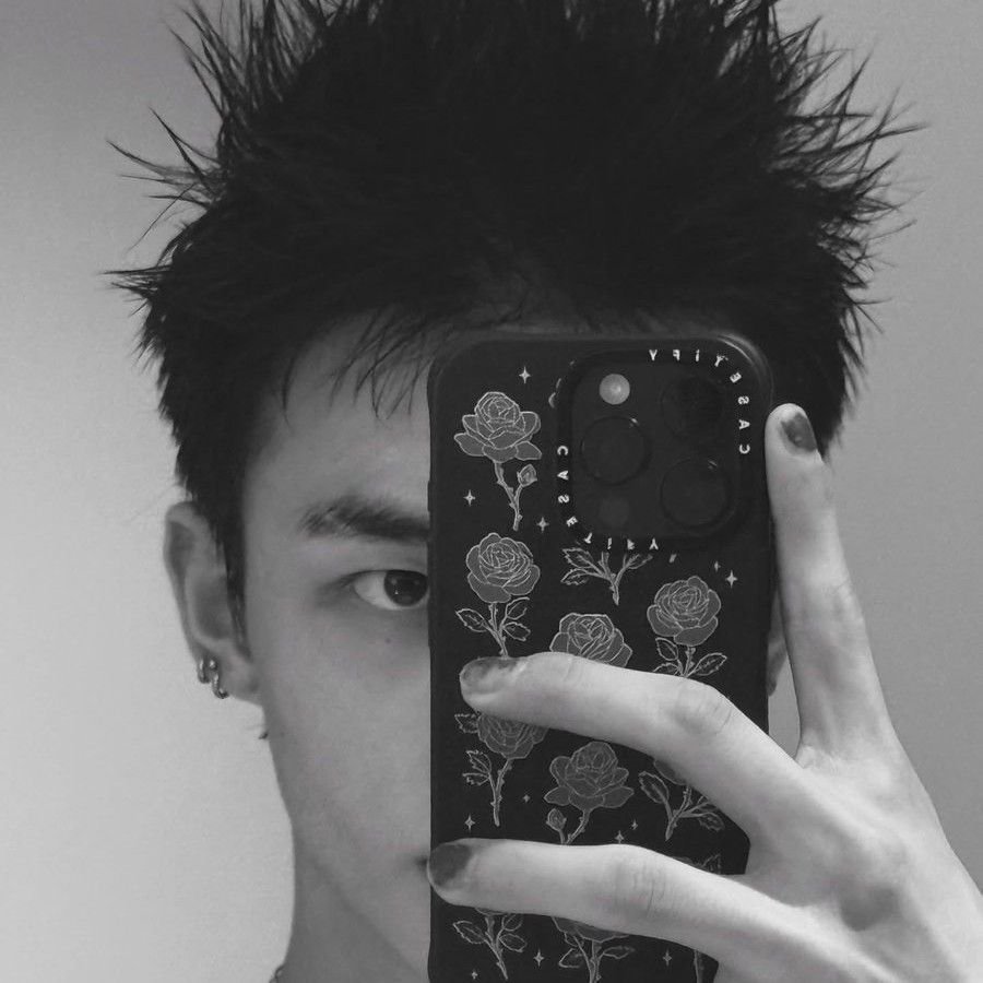 Latest photo of Hyunjin (Stray Kids)
