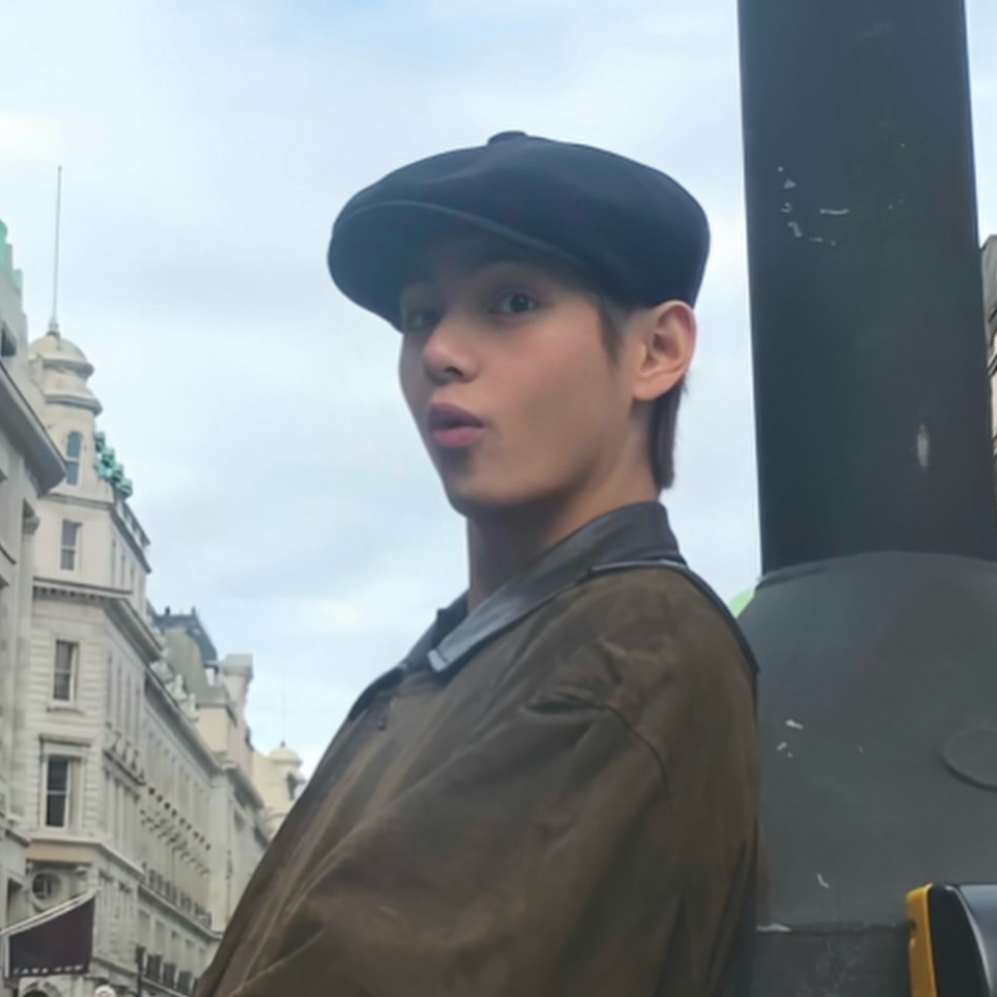 V (BTS)の舞台裏ショット