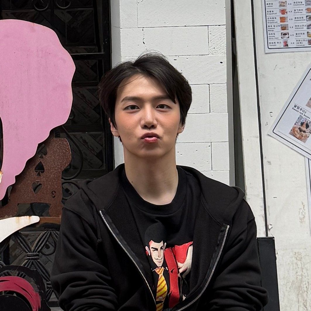 A moment captured by Jinho (PENTAGON)'s fan