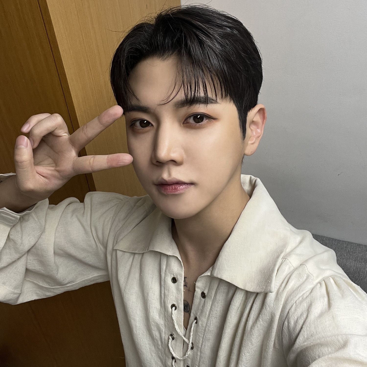 Behind-the-scenes cut of REN