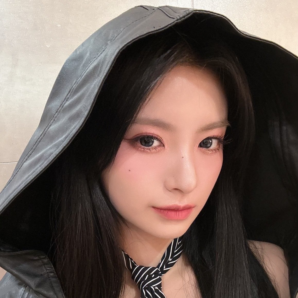 Recent activity shot of Yiren (EVERGLOW)