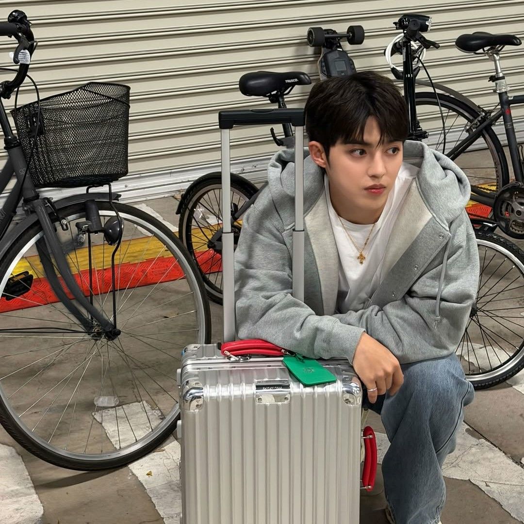 A moment captured by S.Coups (SEVENTEEN)'s fan