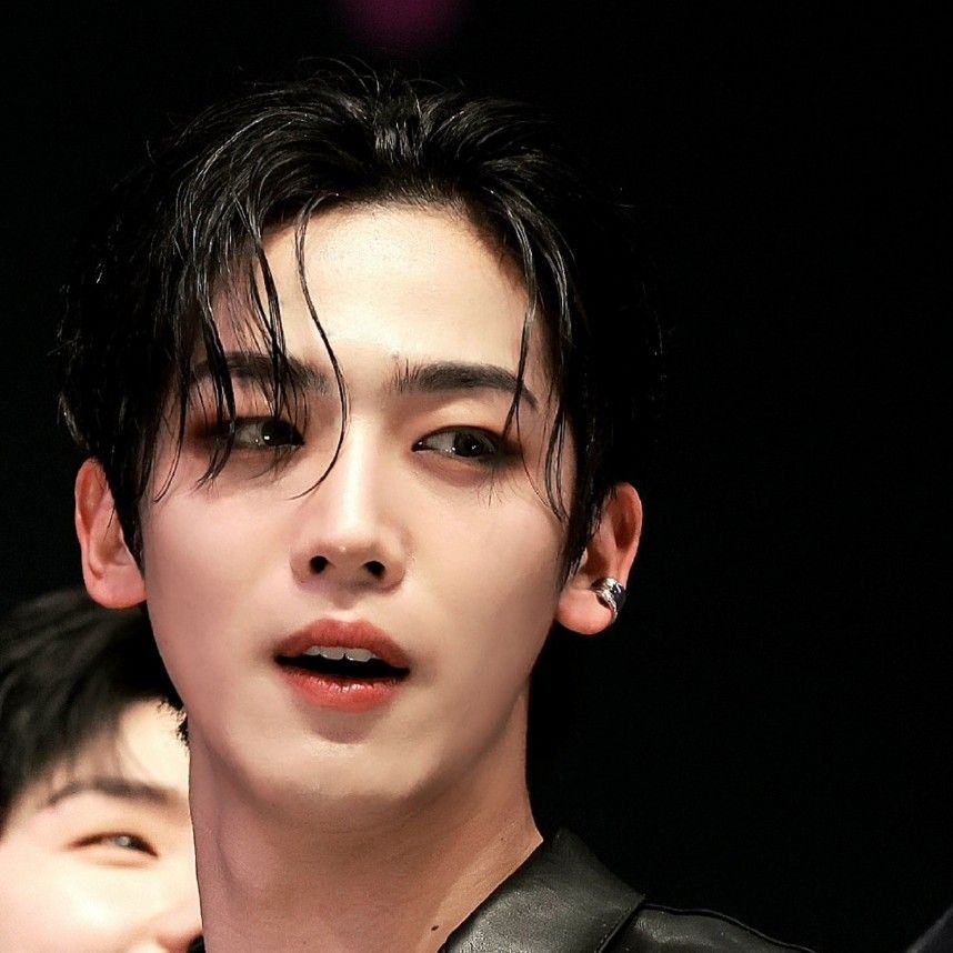 Behind-the-scenes cut of Kim Yohan (WEi)