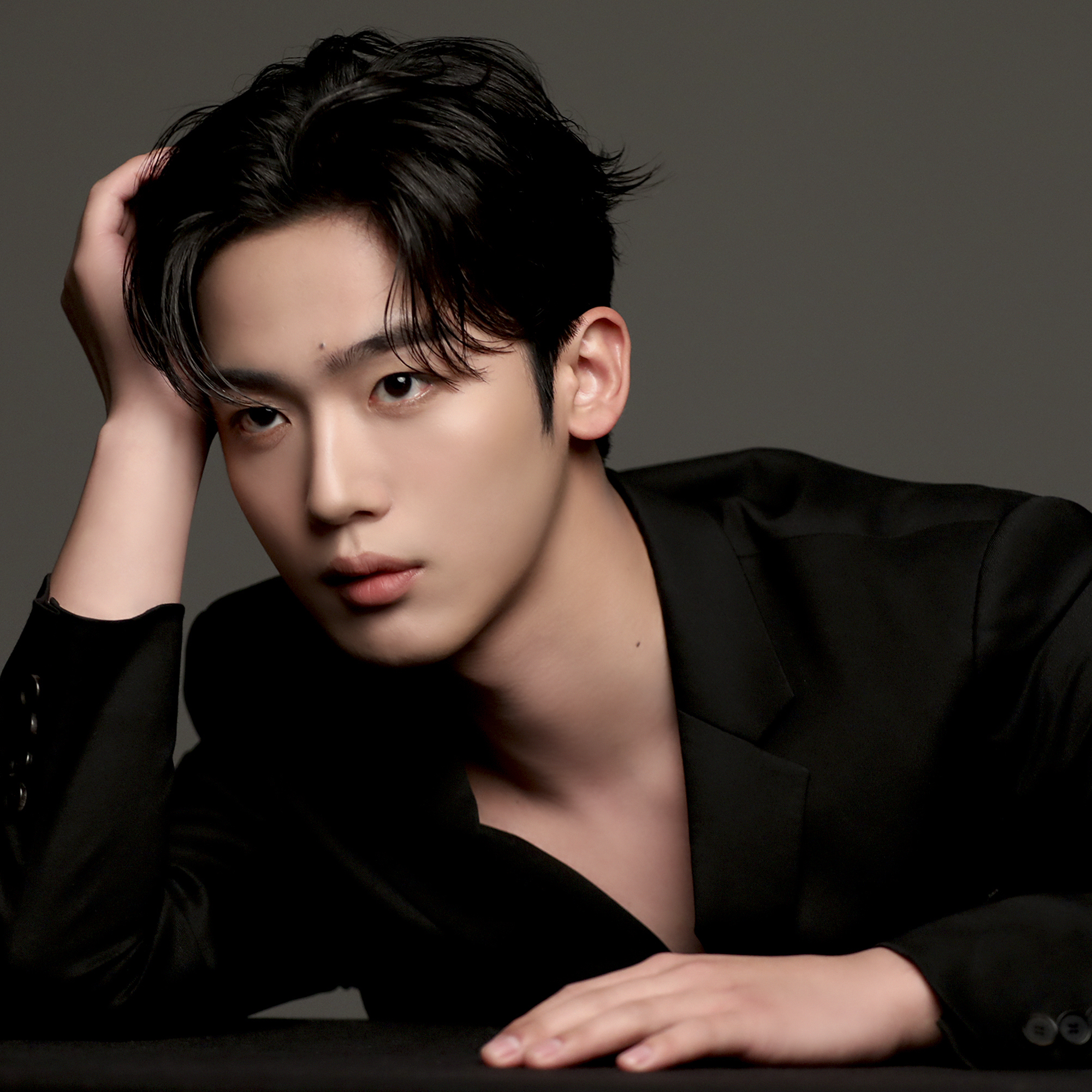 Behind-the-scenes cut of Kim Yohan (WEi)