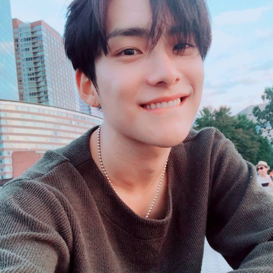 Jun (A.C.E)粉丝拍下的瞬间