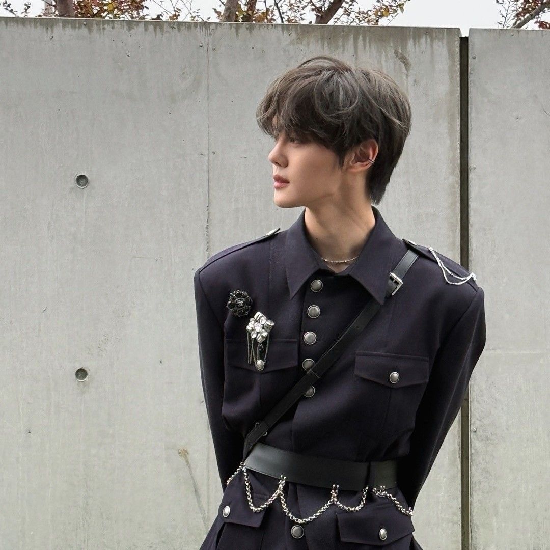 Latest photo of Kim Gyuvin (ZEROBASEONE)
