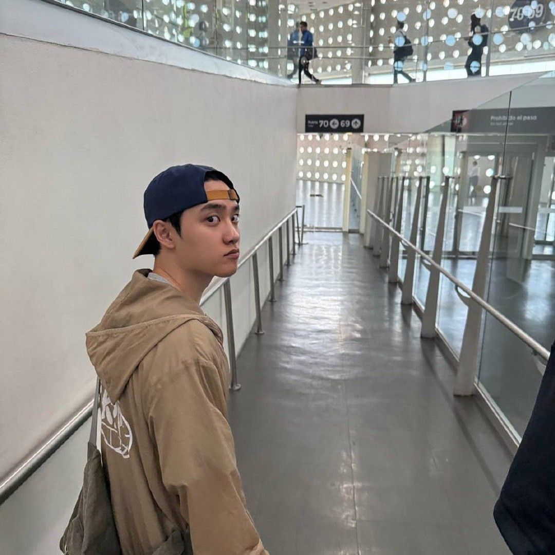 Behind-the-scenes cut of EXO