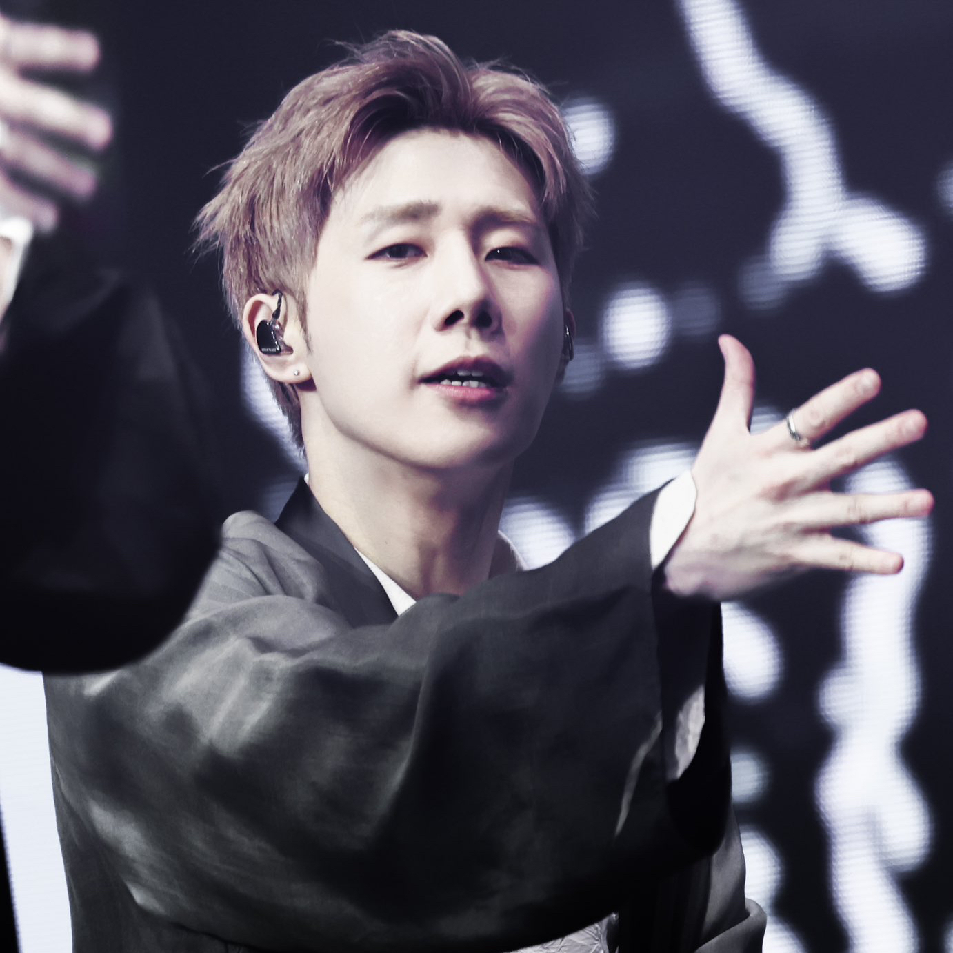 Behind-the-scenes cut of Sungkyu (INFINITE)