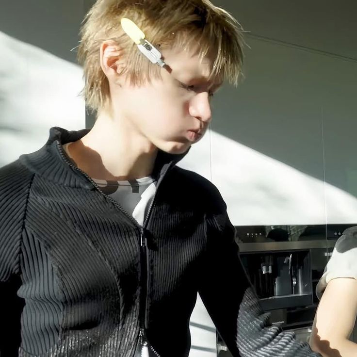 Behind-the-scenes cut of Martin (CORTIS)