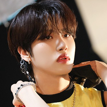 Behind-the-scenes cut of Huiwon (n.SSign)