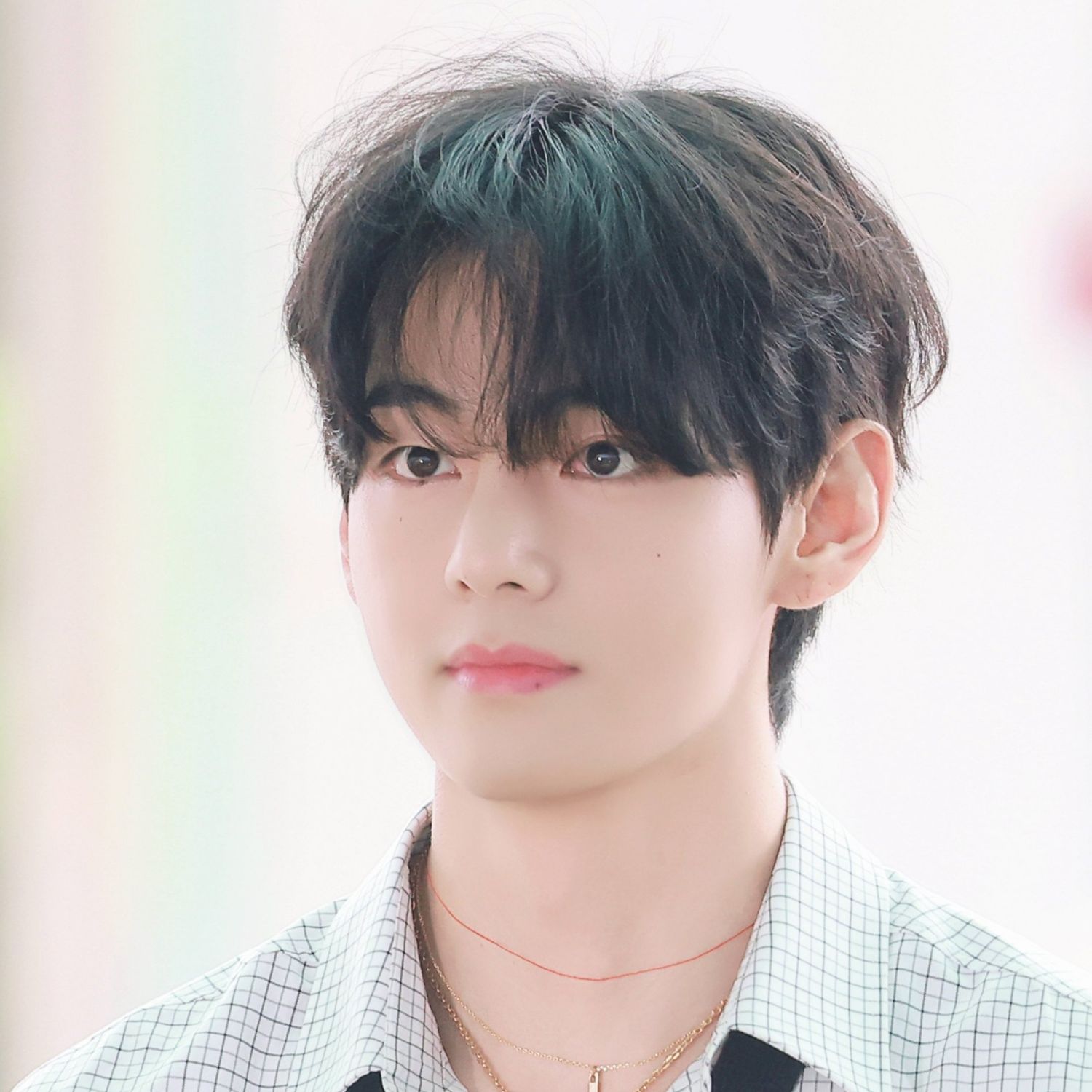 Foto aktivitas terbaru V (BTS)