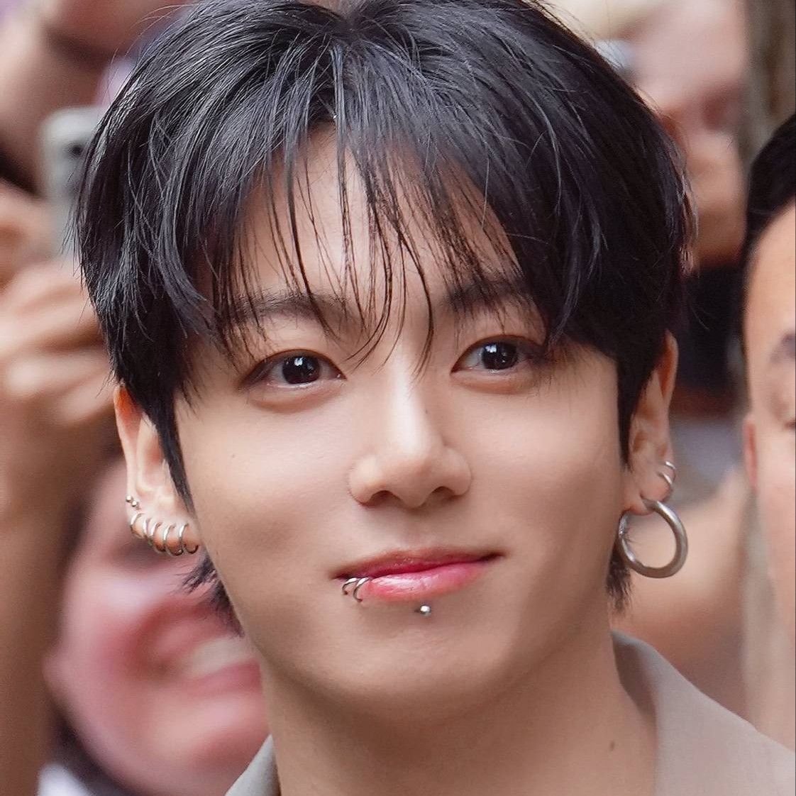 Foto aktivitas terbaru Jungkook (BTS)