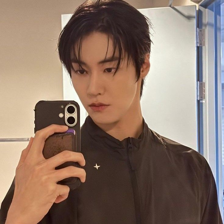 Recent activity shot of Lee Seunghyup (N.Flying)