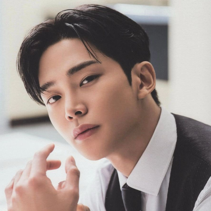 Foto terbaru Rowoon