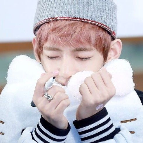 뷔 (방탄소년단)의 비하인드 컷