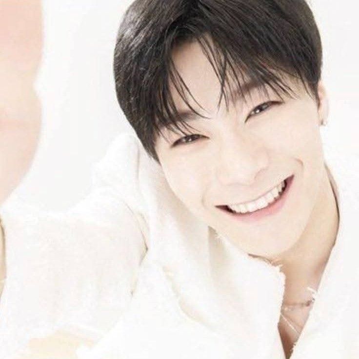 Foto aktivitas terbaru Moonbin (ASTRO)