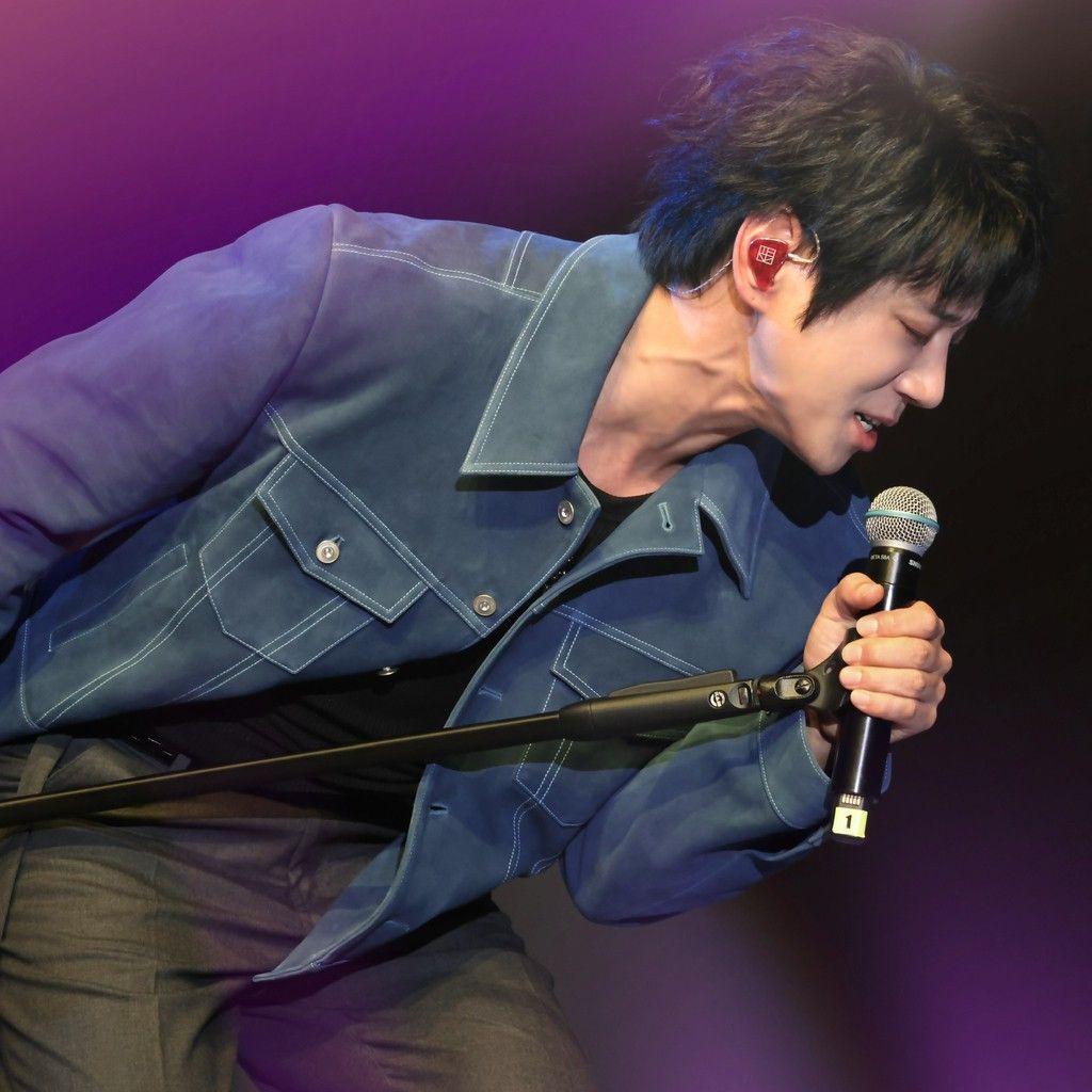 Recent activity shot of Hwang Chiyeol