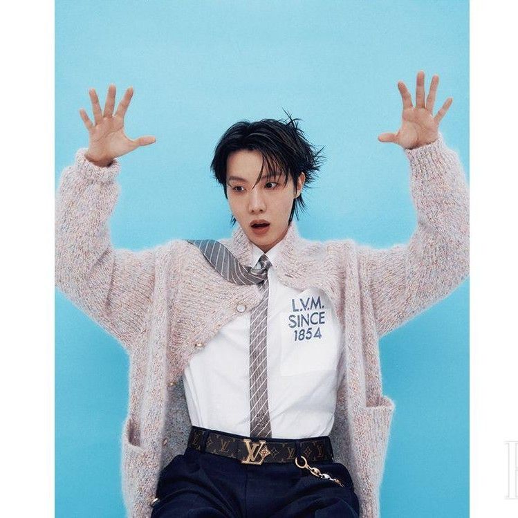 Foto terbaru j-hope (BTS)