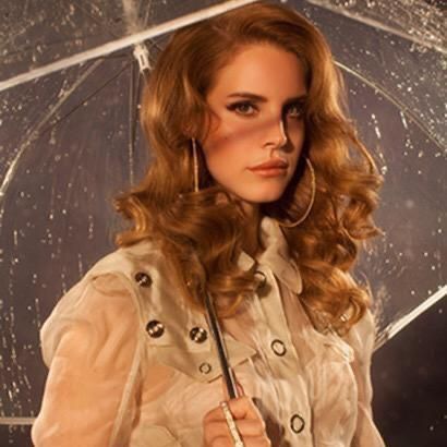 A moment captured by Lana del Rey's fan