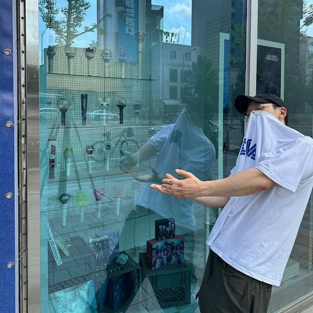 Recent activity shot of BOBBY (iKON)
