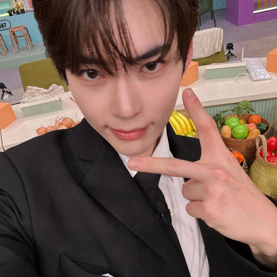 Behind-the-scenes cut of Sung Hanbin (ZEROBASEONE)