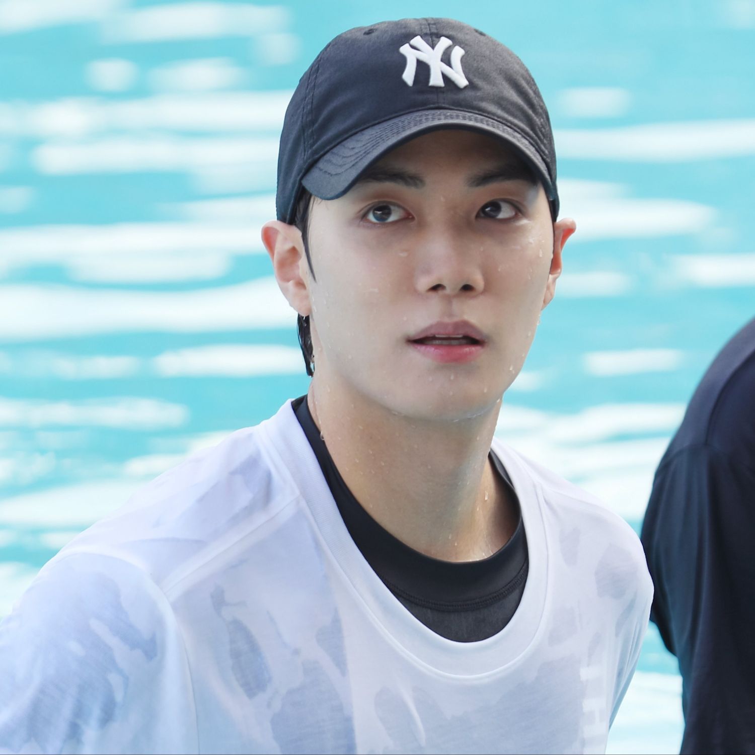 Behind-the-scenes cut of Kim Jonghyeon