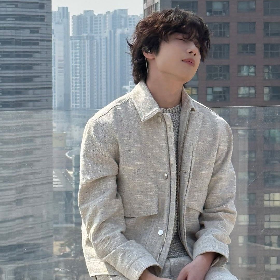 Recent activity shot of Han Seungwoo