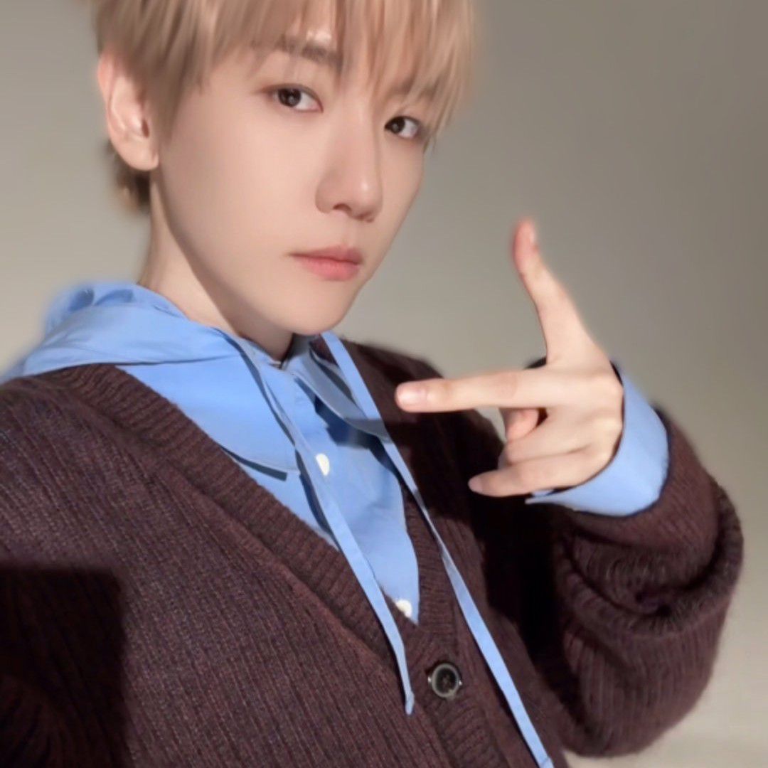 A moment captured by Baekhyun (EXO)'s fan