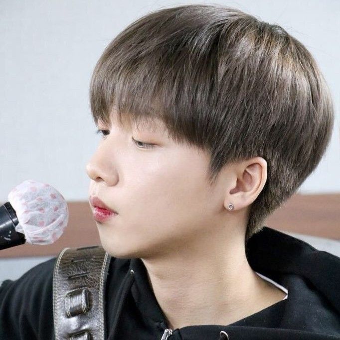 Recent activity shot of Jeong Sewoon